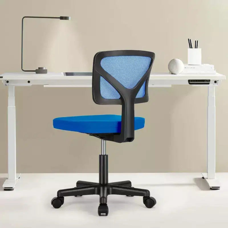 Chaise de bureau à roulettes ergonomique et moderne en maille à dossier bas