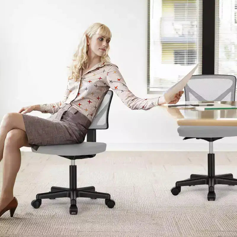 Chaise de bureau à roulettes ergonomique et moderne en maille à dossier bas